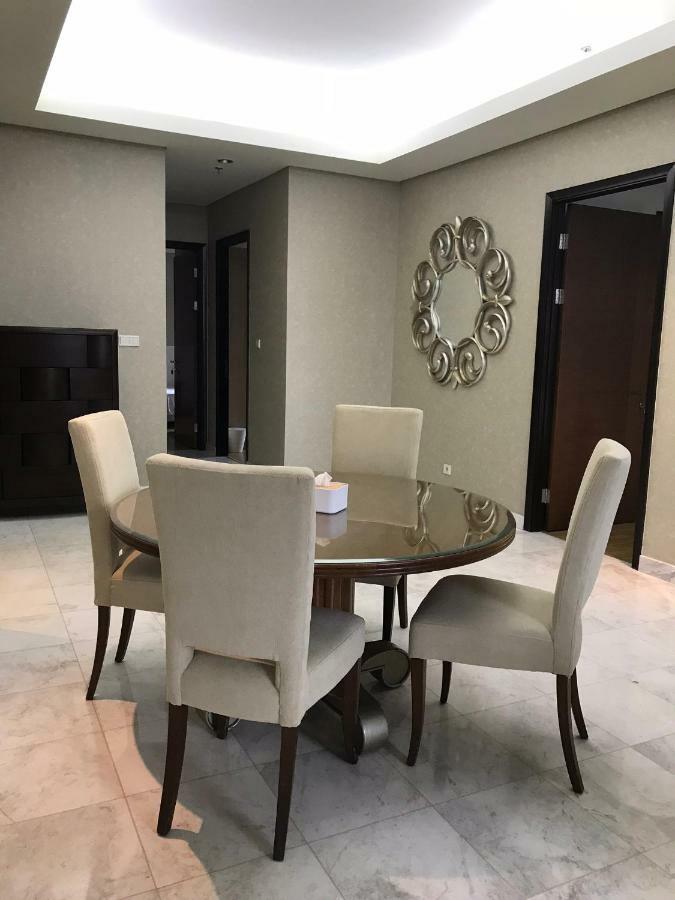 The Peak Residence At Sudirman - 3 Bedroom Exclusive Private Apartment Джакарта Экстерьер фото